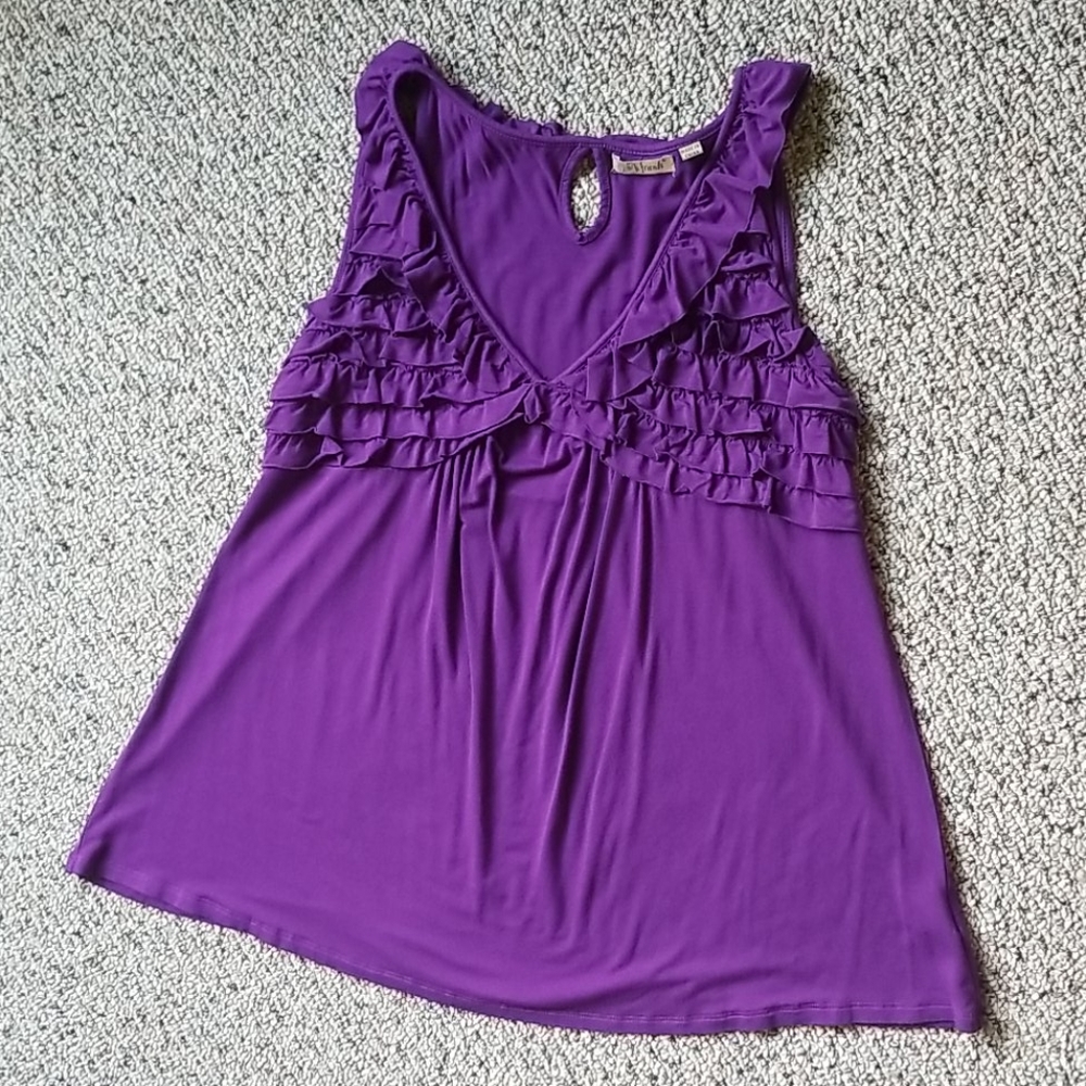 b. friends top